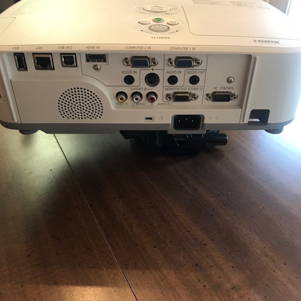 Projector - Picture 3 of 4